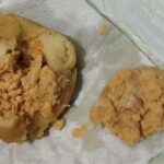 Cliente encontra dente humano dentro de coxinha de supermercado
