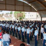 Governo Lula decide acabar com escolas cívico-militares, bandeira de Bolsonaro