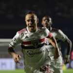 São Paulo marca no fim, vence clássico contra Palmeiras e abre vantagem na Copa do Brasil