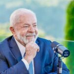 Lula diz que não é refém de celular e pede volta das relações humanas