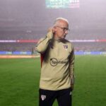 Dorival nega erro na escalação do São Paulo e dispara: 'Não nos reconhecemos em campo' Dorival nega erro na escalação do São Paulo e dispara: 'Não nos reconhecemos em campo'