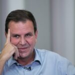Paes proíbe grupo que fez exibição erótica de se apresentar em escolas Paes proíbe grupo que fez exibição erótica de se apresentar em escolas