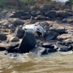 Carro de acreano cai de penhasco em Fortaleza do Abunã