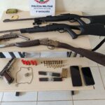 Polícia Militar apreende cinco armas de fogo e munições em Sena Madureira Polícia Militar apreende cinco armas de fogo e munições em Sena Madureira