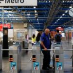 Greve do metrô de SP: assembleia suspende paralisação prevista para 3ª feira Greve do metrô de SP: assembleia suspende paralisação prevista para 3ª feira