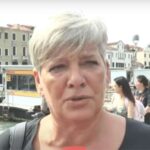 'Attenzione, pickpocket': italiana que ficou famosa pelo meme é roubada por batedor de carteira