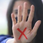 Meia hora após deixar corpo de advogada em parque, ex-PM beija mulher Meia hora após deixar corpo de advogada em parque, ex-PM beija mulher