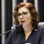 Carla Zambelli assistiu em hospital depoimento de hacker na CPMI do 8 de janeiro