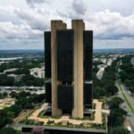Copom reduz juros para 12,75% ao ano e sinaliza novo corte de 0,5 ponto percentual