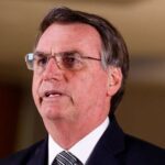 Bolsonaro diz que será internado nesta segunda para realizar duas cirurgias Bolsonaro diz que será internado nesta segunda para realizar duas cirurgias