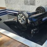 Mulher morre afogada após carro cair dentro de piscina no Guarujá