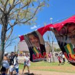 Ambulantes saem frustrados do 7/9: 'Trouxe mil chaveiros do Lula, vendi 20' Ambulantes saem frustrados do 7/9: 'Trouxe mil chaveiros do Lula, vendi 20'