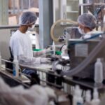 Com tombo maior que o esperado, produção industrial cai 0,6% em julho Com tombo maior que o esperado, produção industrial cai 0,6% em julho