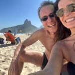 Tony Bellotto e Malu Mader curtem praia no Rio no dia do aniversário da atriz: 'Garota de Ipanema que eu amo'