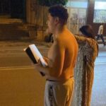 Homem prioriza salvar PlayStation 5 após terremoto no Marrocos e provoca discussão na internet Homem prioriza salvar PlayStation 5 após terremoto no Marrocos e provoca discussão na internet