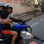 Com câmera no capacete, motociclista grava assalto: ‘Perdi, perdi’