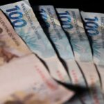 Juros médios dos bancos seguem em queda para 43,5% ao ano Juros médios dos bancos seguem em queda para 43,5% ao ano