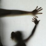 Câmara analisa PL que proíbe demitir mulher com medida protetiva Câmara analisa PL que proíbe demitir mulher com medida protetiva