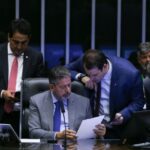 Câmara aprova projeto de lei de taxação para super-ricos Câmara aprova projeto de lei de taxação para super-ricos