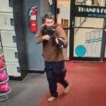 Polícia caça suspeito de atirar com rifle e matar 22 em ataques nos EUA