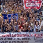 Após demissões, funcionários da GM aprovam greve: “Declarada guerra”