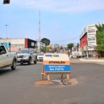 Buraco se abre e atrapalha trânsito na região central de Rio Branco Buraco se abre e atrapalha trânsito na região central de Rio Branco