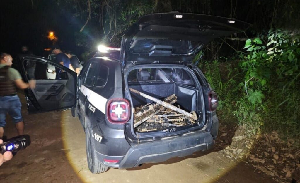 Armas furtadas do Exército e achadas em SP estavam enterradas na lama