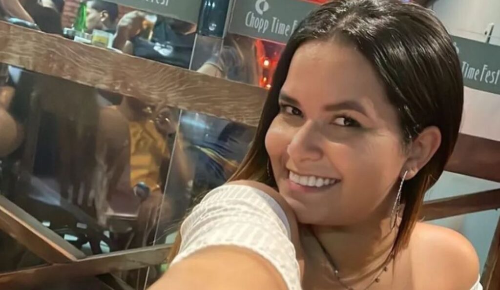 Carro capota e corpo de fisioterapeuta com mãos e pés amarrados é arremessado