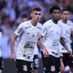 Mano Menezes testa Gabriel Moscardo em nova função no Corinthians; entenda Mano Menezes testa Gabriel Moscardo em nova função no Corinthians; entenda