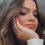 Mel Maia causa euforia com detalhe íntimo em clique de biquíni e quase mostra demais Mel Maia causa euforia com detalhe íntimo em clique de biquíni e quase mostra demais