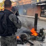 Operação na Maré chega ao 5º dia e moradores relatam tiroteio; mais de 13 mil alunos são afetados Operação na Maré chega ao 5º dia e moradores relatam tiroteio; mais de 13 mil alunos são afetados