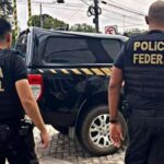 PF apreende 47 fuzis em mansão no RJ; armas iriam para a Rocinha PF apreende 47 fuzis em mansão no RJ; armas iriam para a Rocinha