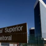 TSE retoma julgamento de ações contra Bolsonaro por conduta