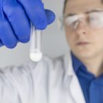 Mulher processa médico que usou o próprio esperma para inseminá-la