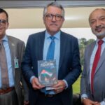 Padilha recebeu no Planalto simpatizante do Hamas antes de ataques Padilha recebeu no Planalto simpatizante do Hamas antes de ataques