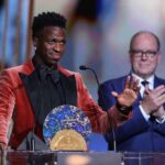 Bola de Ouro: 6º melhor do mundo, Vini Jr. leva Prêmio Sócrates por luta contra o racismo Bola de Ouro: 6º melhor do mundo, Vini Jr. leva Prêmio Sócrates por luta contra o racismo