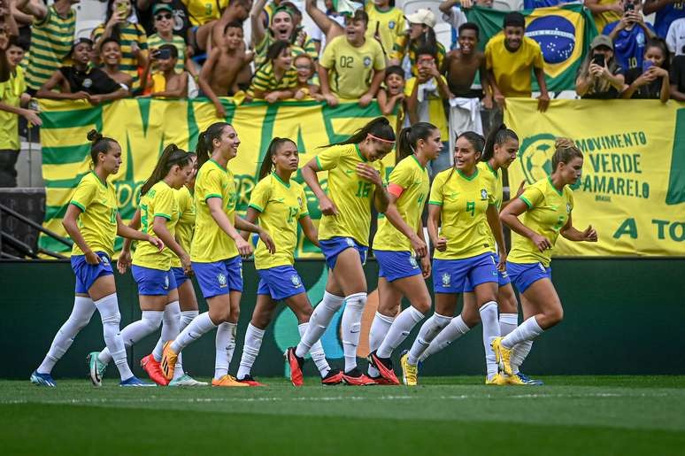 Brasil ganha do Japão em amistoso de 7 gols com novata Priscila como  protagonista - Na Hora da Notícia