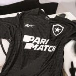 Van com uniformes e equipamentos do Botafogo é roubada no Rio Van com uniformes e equipamentos do Botafogo é roubada no Rio