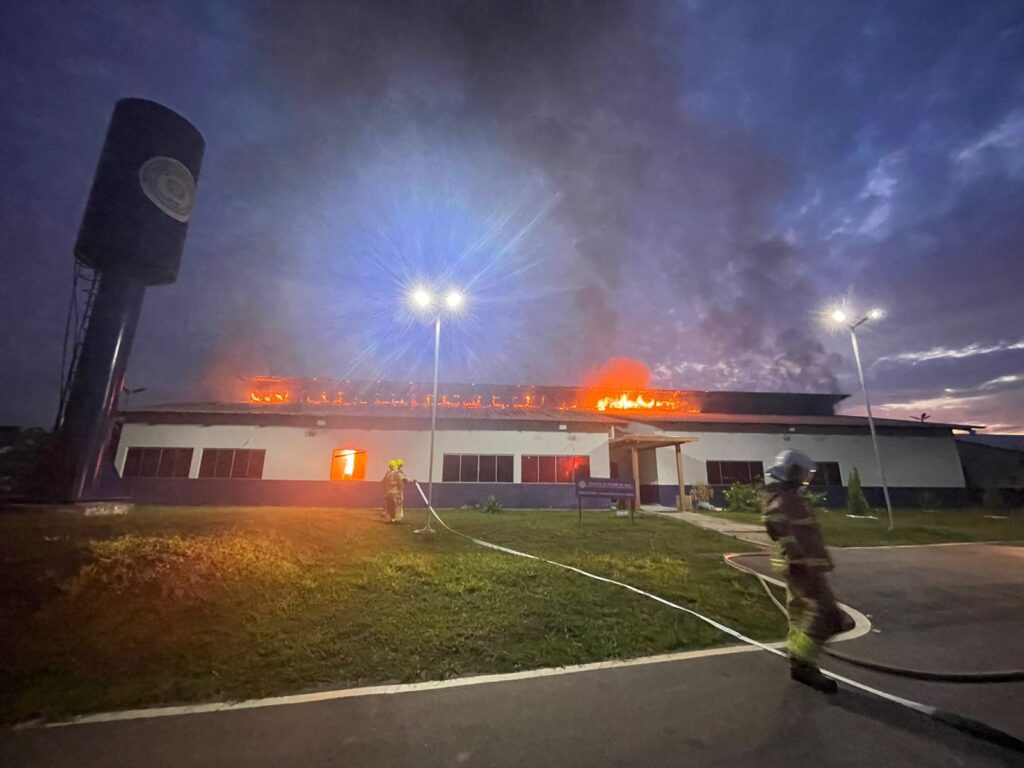 Incêndio destrói alojamento do Cieps de Rio Branco