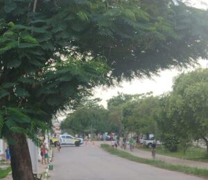 Sem resposta da prefeitura, moradores do bairro da Paz atingidos pela enchente seguem fazendo manifesto