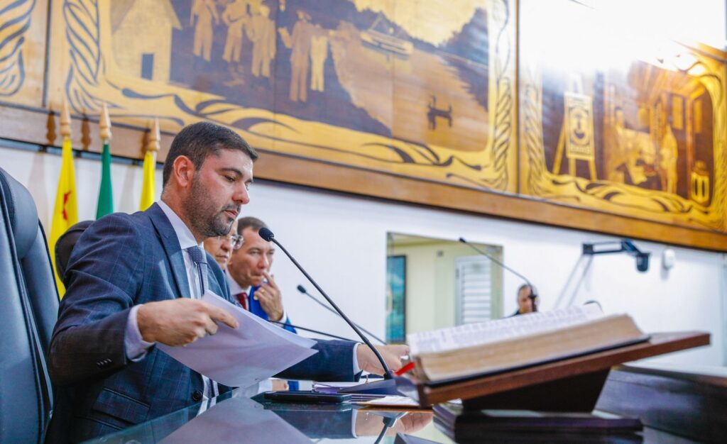 ALEAC vai pagar 13º terceiro agora em novembro, anuncia Nicolau ALEAC vai pagar 13º terceiro agora em novembro, anuncia Nicolau