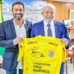 Lula recebe presidente do Corinthians em meio à renegociação de dívida Lula recebe presidente do Corinthians em meio à renegociação de dívida