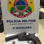 Homem é preso pela Polícia Militar por porte ilegal de arma de fogo no bairro Santa Inês em Rio Branco Homem é preso pela Polícia Militar por porte ilegal de arma de fogo no bairro Santa Inês em Rio Branco