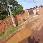 Em Rio Branco, comunidade pede que prefeitura arrume rua de escola