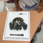Uso de palha de aço como representação de cabelo negro em atividade escolar gera indignação e acusações de racismo Uso de palha de aço como representação de cabelo negro em atividade escolar gera indignação e acusações de racismo