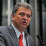 Senador Petecão é internado em hospital de Brasília com 70% do pulmão comprometido por pneumonia bacteriana Senador Petecão é internado em hospital de Brasília com 70% do pulmão comprometido por pneumonia bacteriana