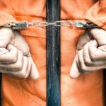 Homem é condenado a mais de 19 anos de prisão por feminicídio na frente dos filhos Homem é condenado a mais de 19 anos de prisão por feminicídio na frente dos filhos