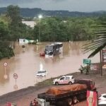 Após temporal, SC tem alagamentos, casas destelhadas, rodovias interditadas e duas mortes