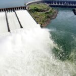 Devido às chuvas, Itaipu abre vertedouro para escoar o excesso de água