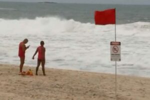 Adolescente desaparece no mar do Rio de Janeiro e bombeiros fazem buscas